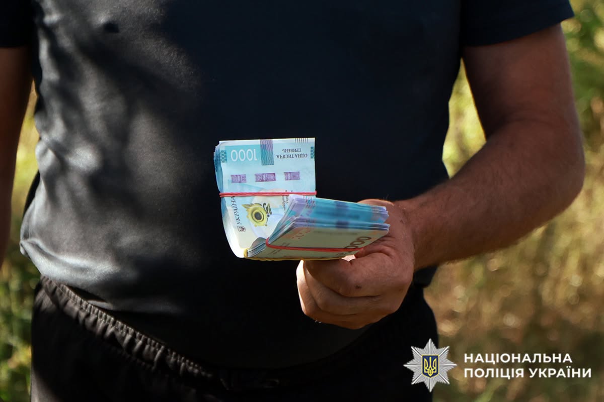 Новини Хмельницького - фото з 100 000 грн «відкату» за ремонт: затримали сільського голову з Хмельницького району