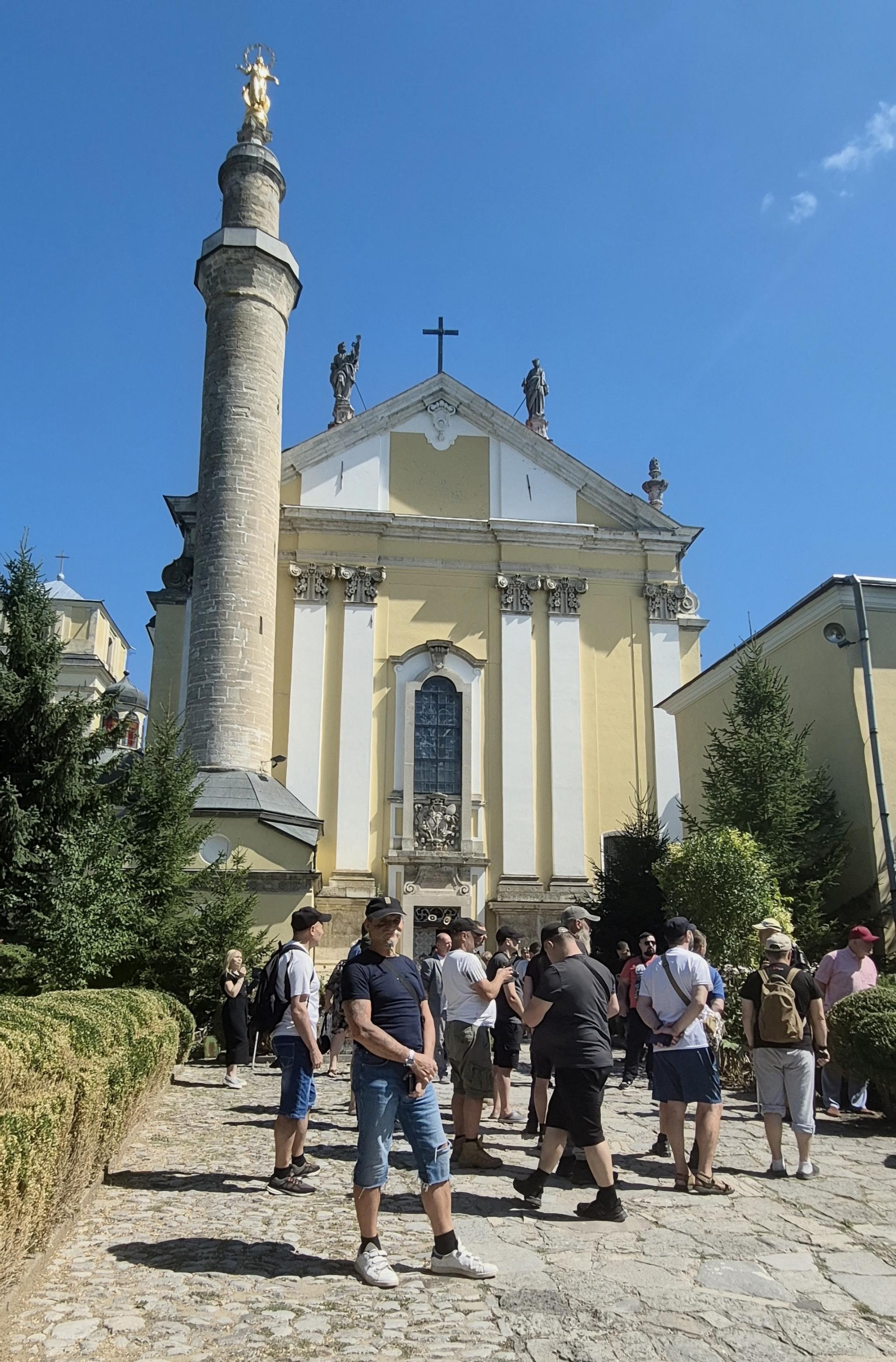 Новини Хмельницького - фото з Змінити лікарняні стіни на історичні будівлі: військовослужбовці на реабілітації побували у Кам'янці-Подільському (пресслужба ГО «Громадсько-військовий рух»)