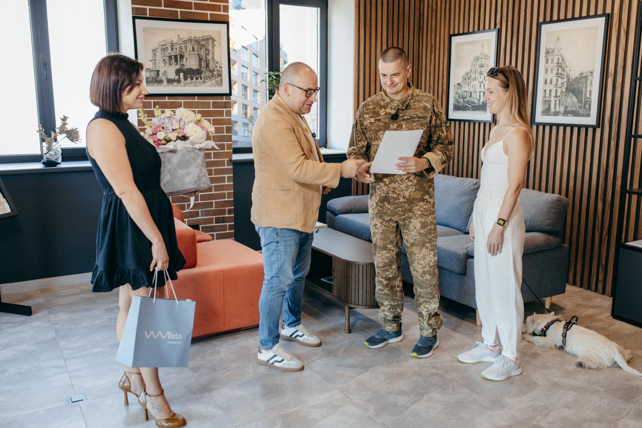 Новини Вінниці - фото з Військовий отримав ключі від нової квартири у Вінниці за донат у 900 гривень (Новини компаній)