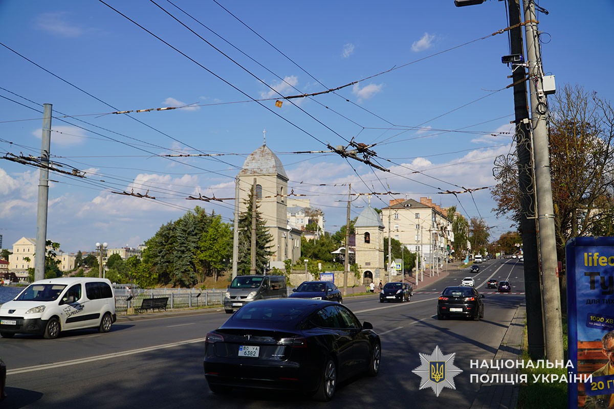 На Дамбі встановили комплекс, що автоматично фіксуватиме порушення ПДР