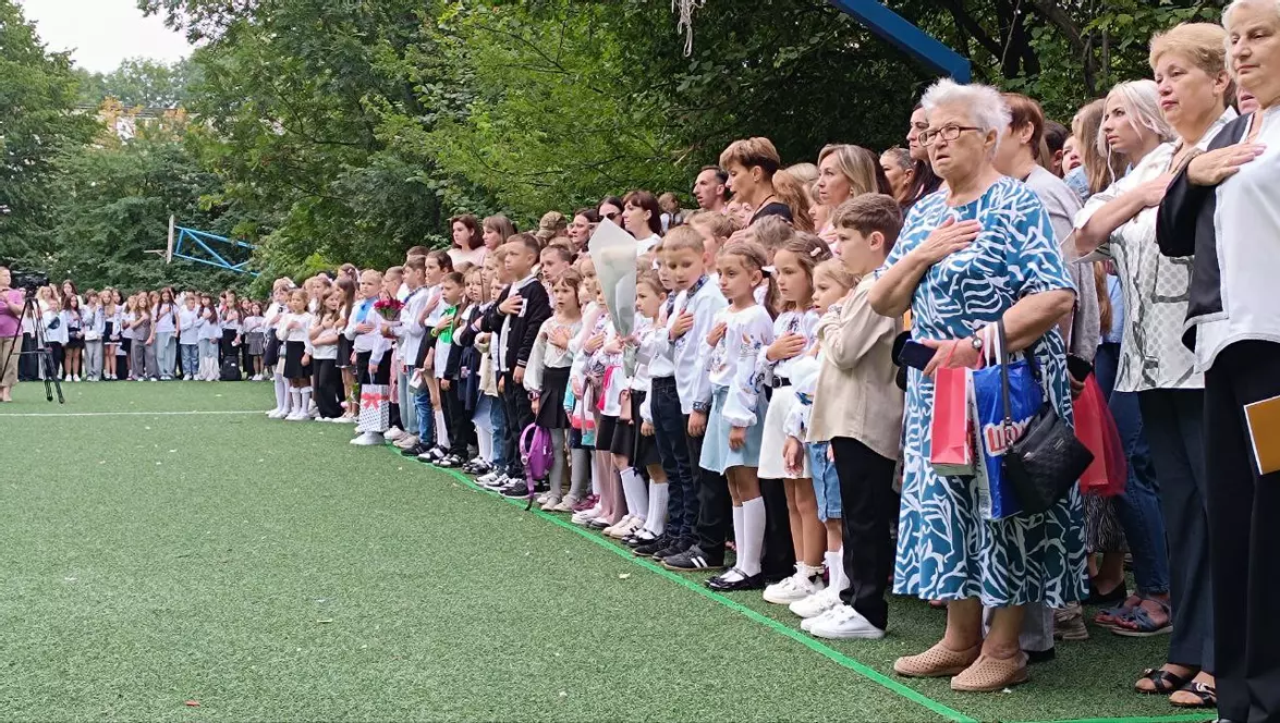 Новини Тернополя - фото з Святкові лінійки та відпрацювання по суботах: як розпочнеться навчальний рік у школах Тернополя