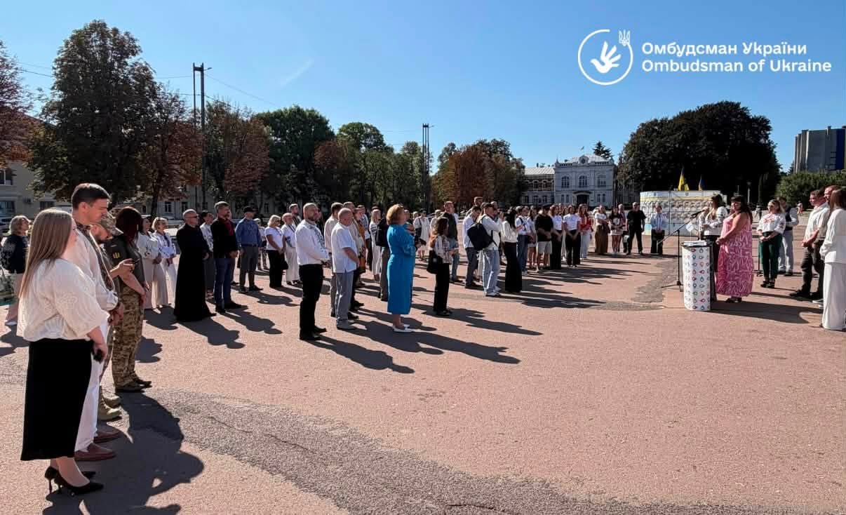 Новини Хмельницького - фото з У Хмельницькому погасили поштові марки, випущені до 35-ї річниці Незалежності