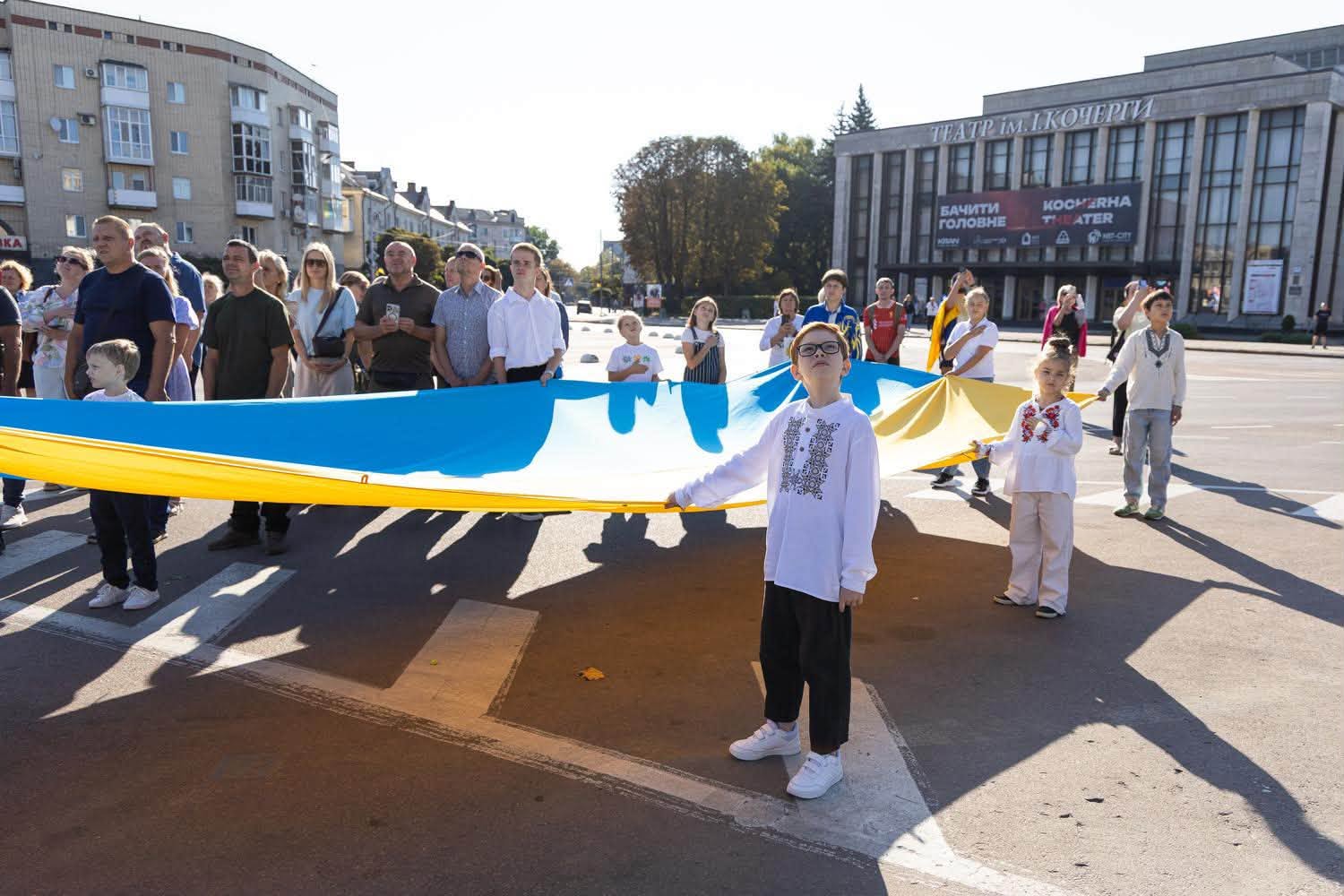 Новини Житомира - фото з На майдані Соборному в Житомирі урочисто відзначили День Державного Прапора України