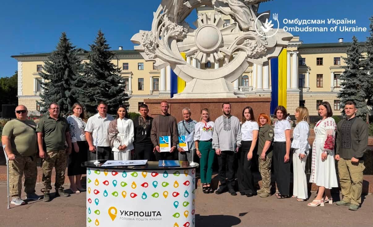 Новини Хмельницького - фото з У Хмельницькому погасили поштові марки, випущені до 35-ї річниці Незалежності
