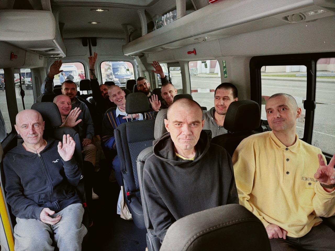 Новини Тернополя - фото з Додому з ворожого полону повернули десять українських військових. Їх усіх вважали зниклими безвісти