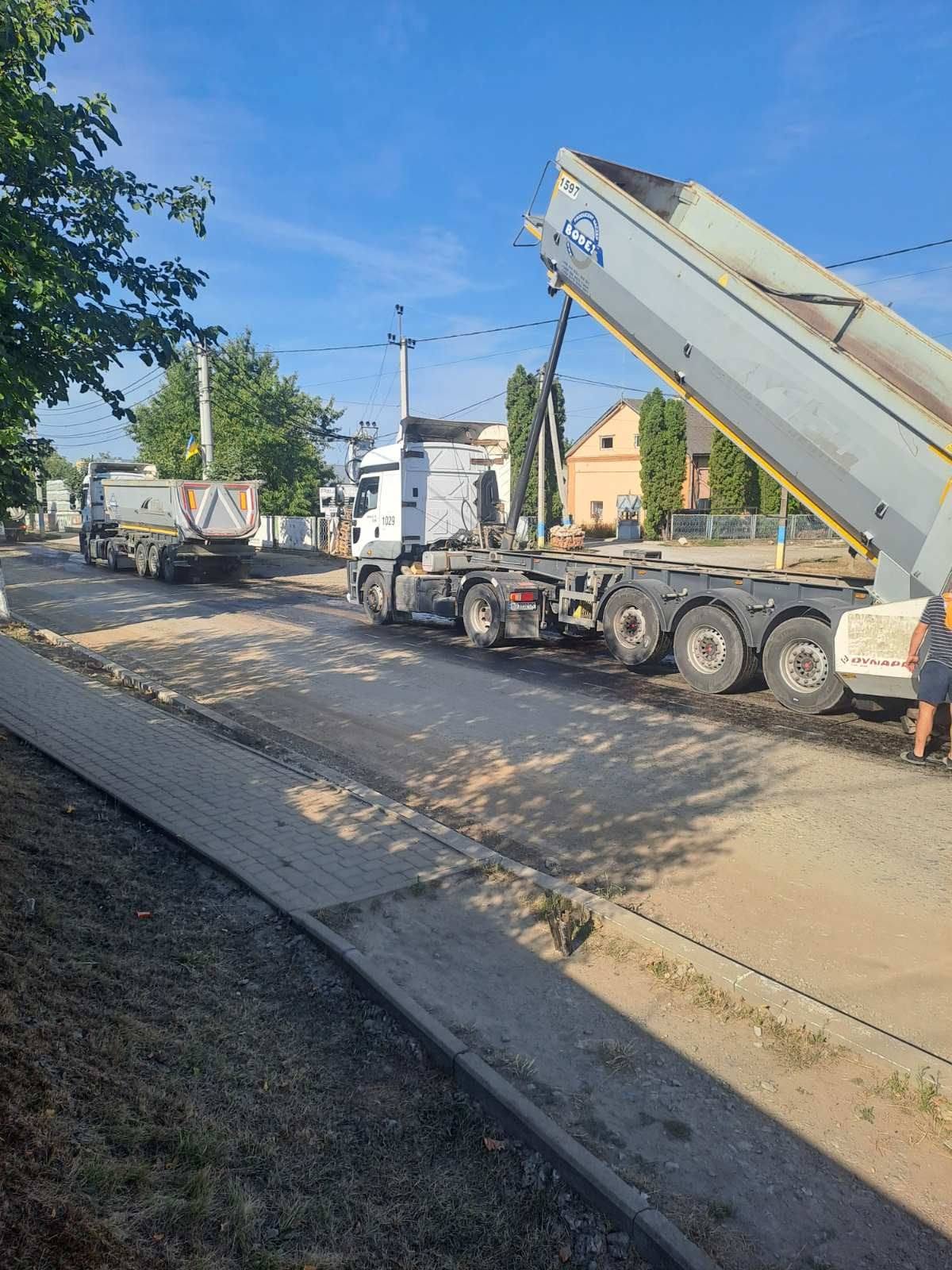 У Мельниці-Подільській ремонтують дорогу: є обмеження для водіїв