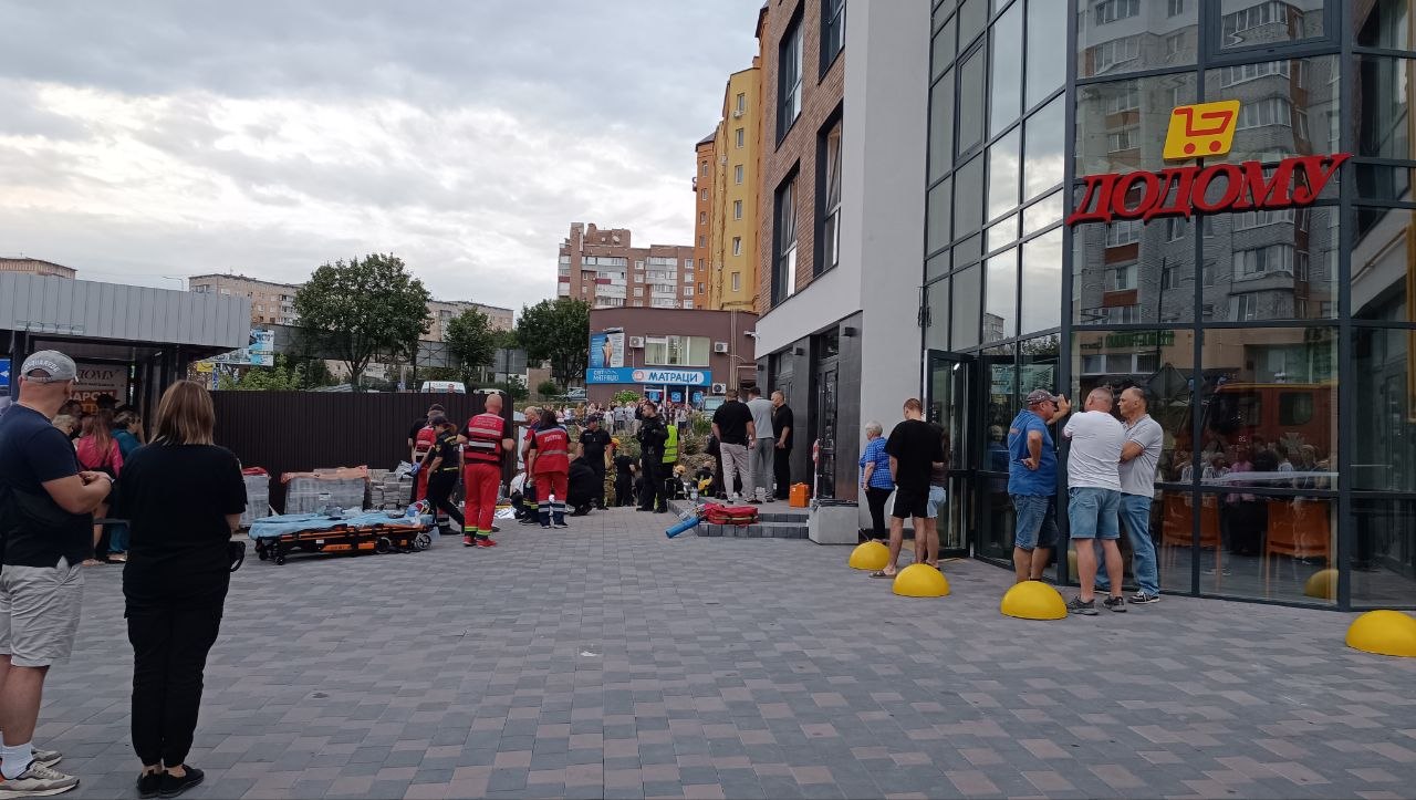 Новини Тернополя - фото з Дістали тіло одного чоловіка на Коновальця. Пошуки тривають