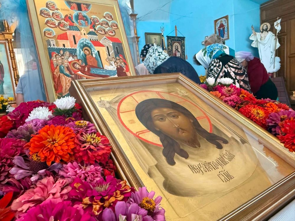 Новини Вінниці - фото з «Сина не стало у віці Христа»: з Португалії на Вінниччину передали ікону Спаса Нерукотворного