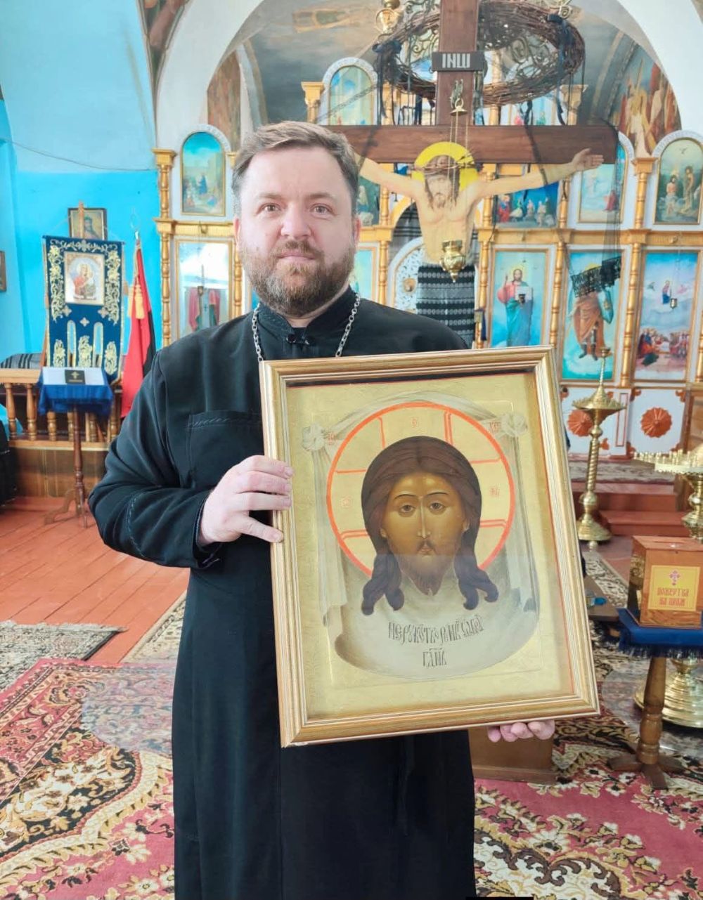 Новини Вінниці - фото з «Сина не стало у віці Христа»: з Португалії на Вінниччину передали ікону Спаса Нерукотворного
