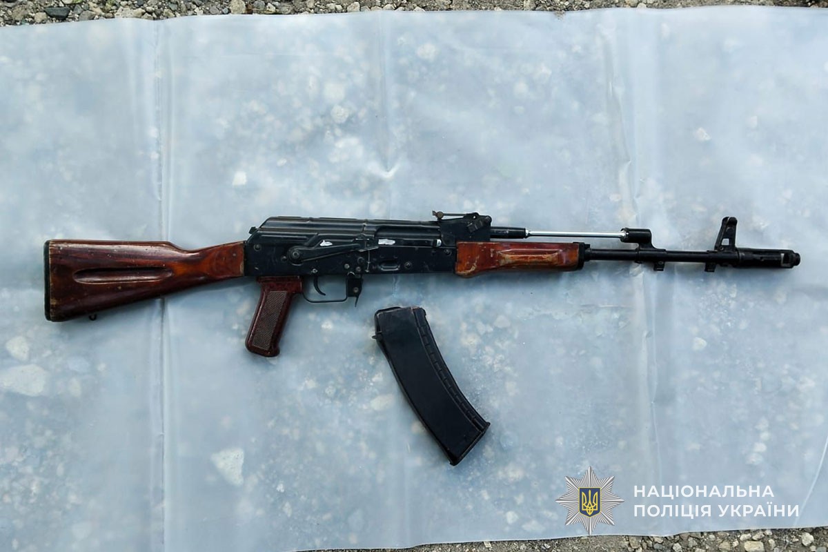 60-річного жителя Збаража затримали під час збуту автомата і набоїв