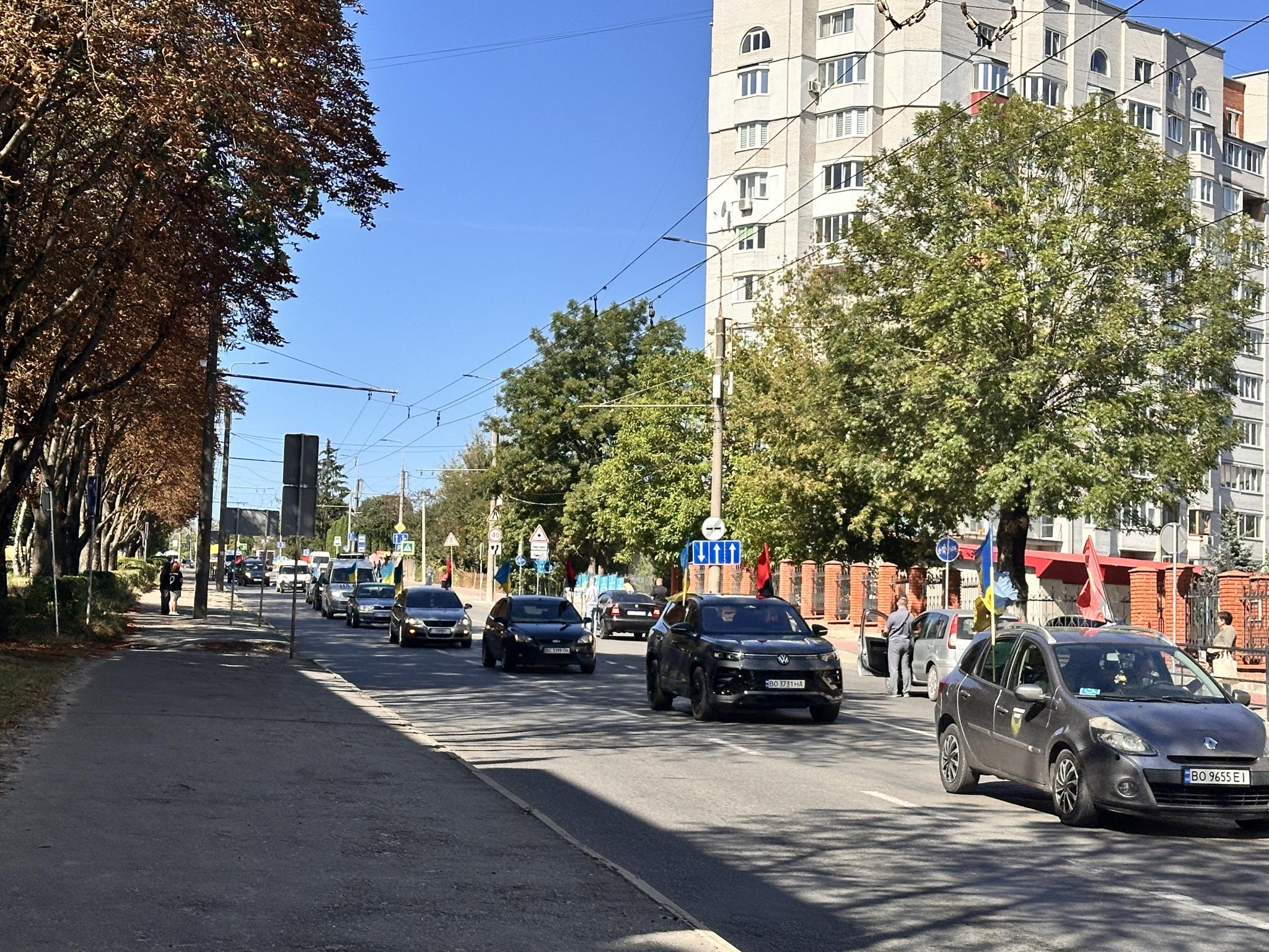 Тернопіль зустрічає полеглих Героїв: кортежі рухаються вулицями