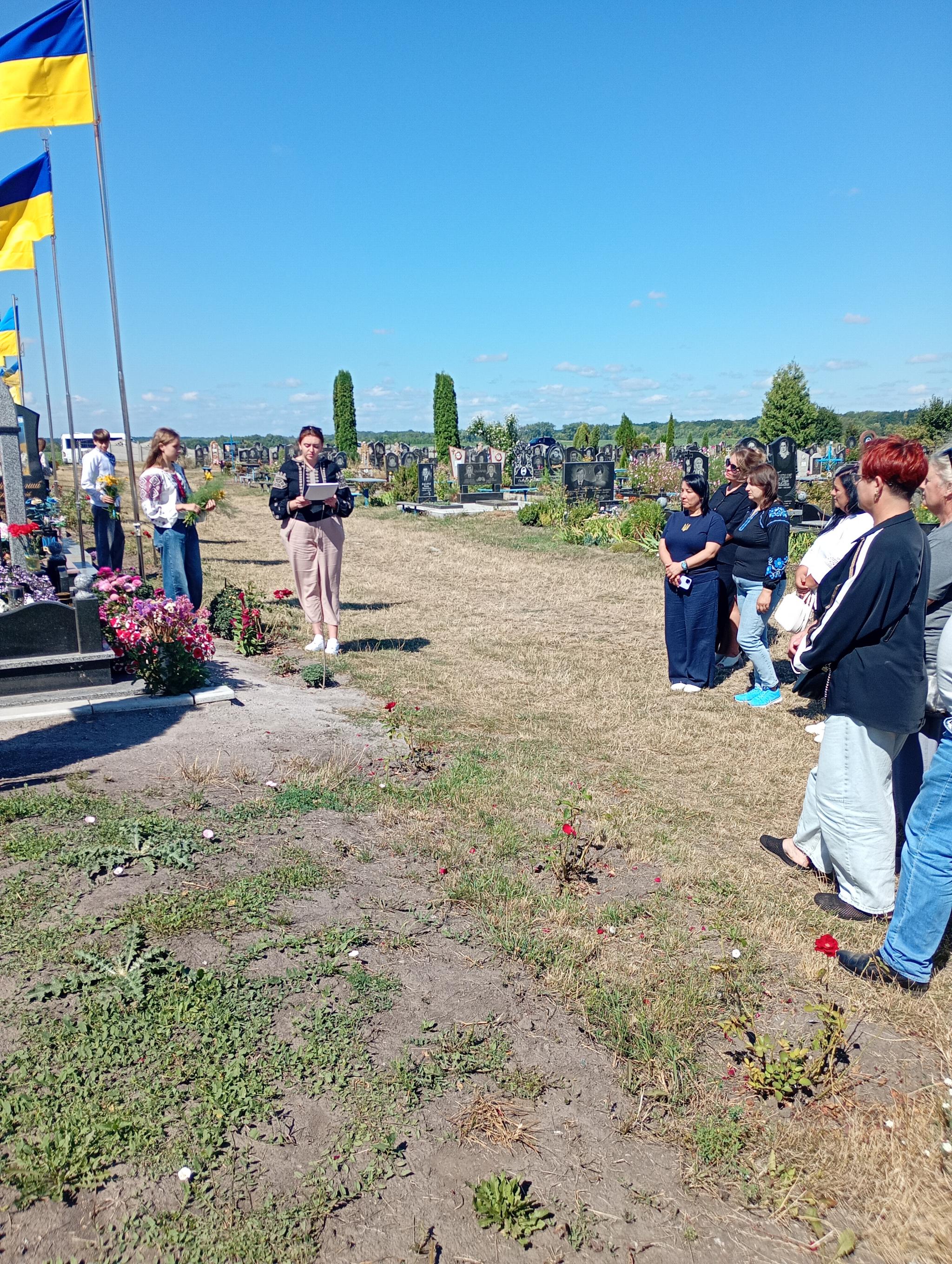 Новини Козятина - фото з Родини загиблих відвідали Героїв та обговорили наступні заходи