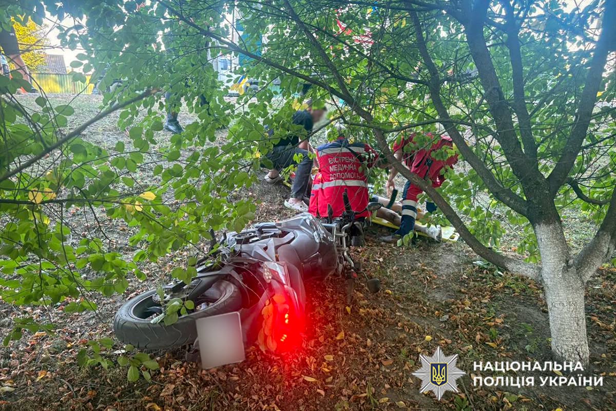 Новини Хмельницького - фото з ДТП з мотоциклістами на Хмельниччині: за кермом – 17-річні підлітки