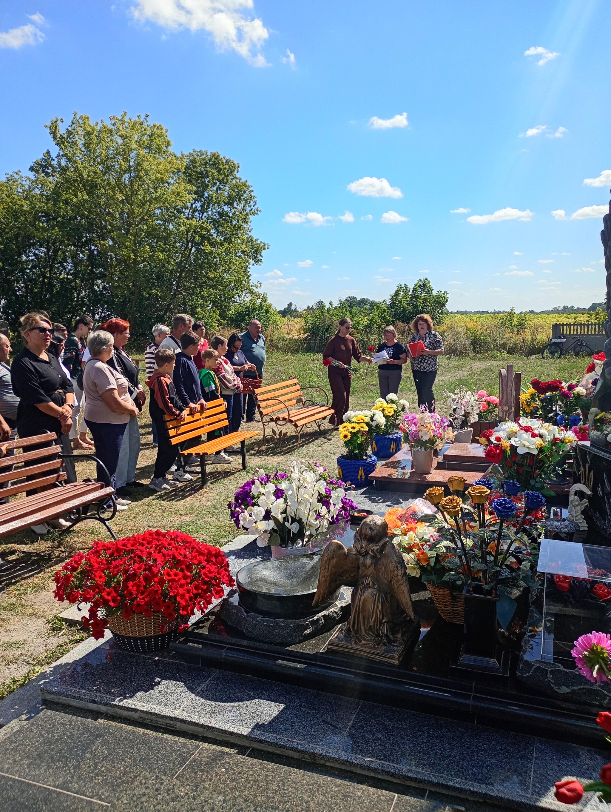 Новини Козятина - фото з Родини загиблих відвідали Героїв та обговорили наступні заходи