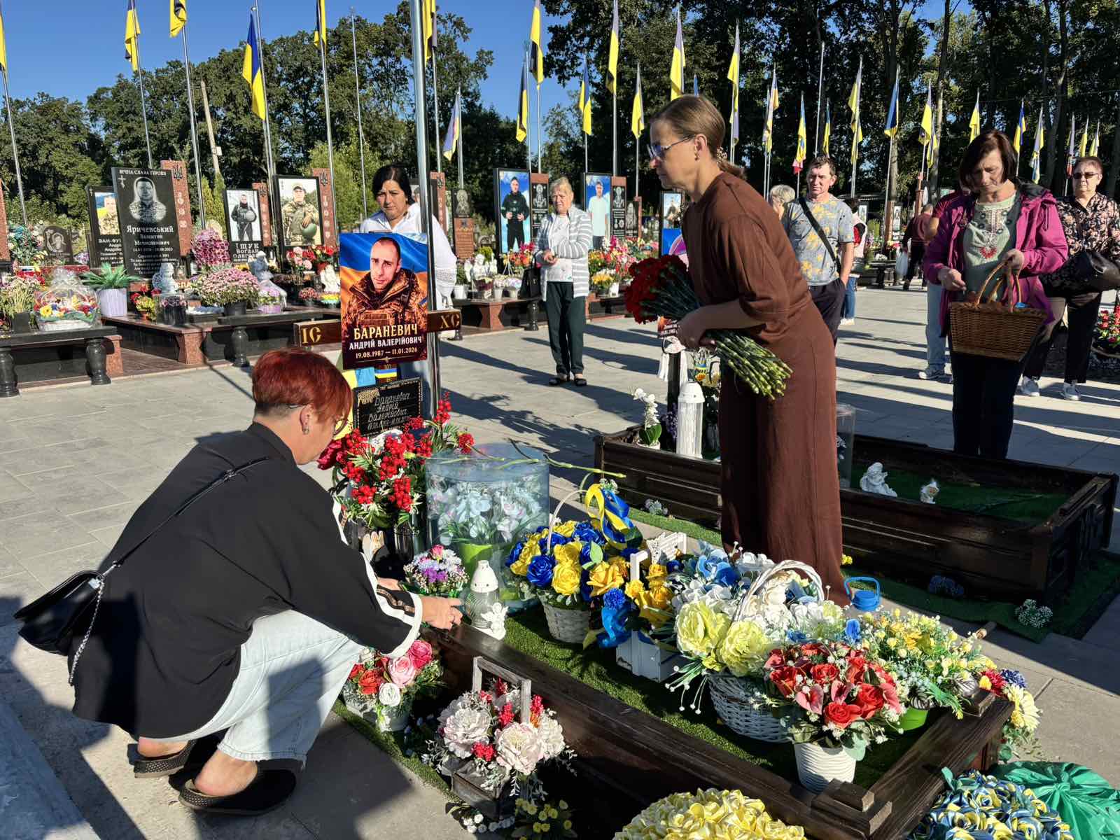 Новини Козятина - фото з Родини загиблих відвідали Героїв та обговорили наступні заходи