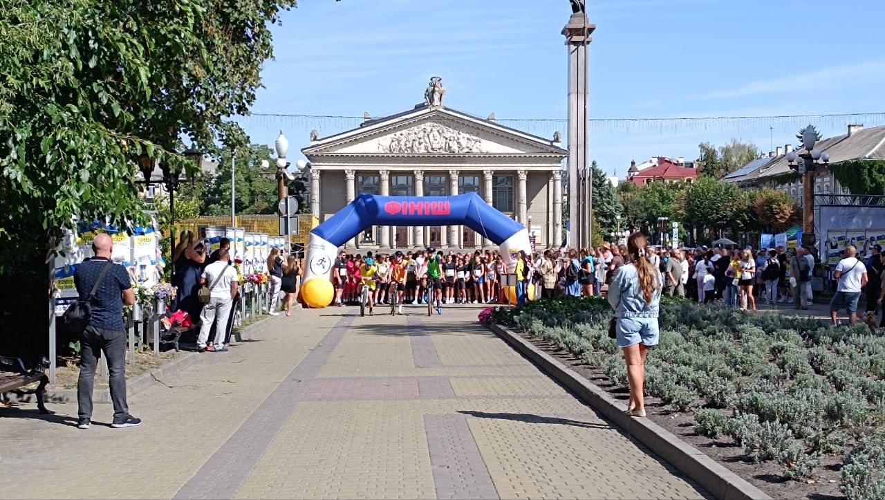 Новини Тернополя - фото з Забіг «Шаную воїнів, біжу за Героїв України» стартував у Тернополі
