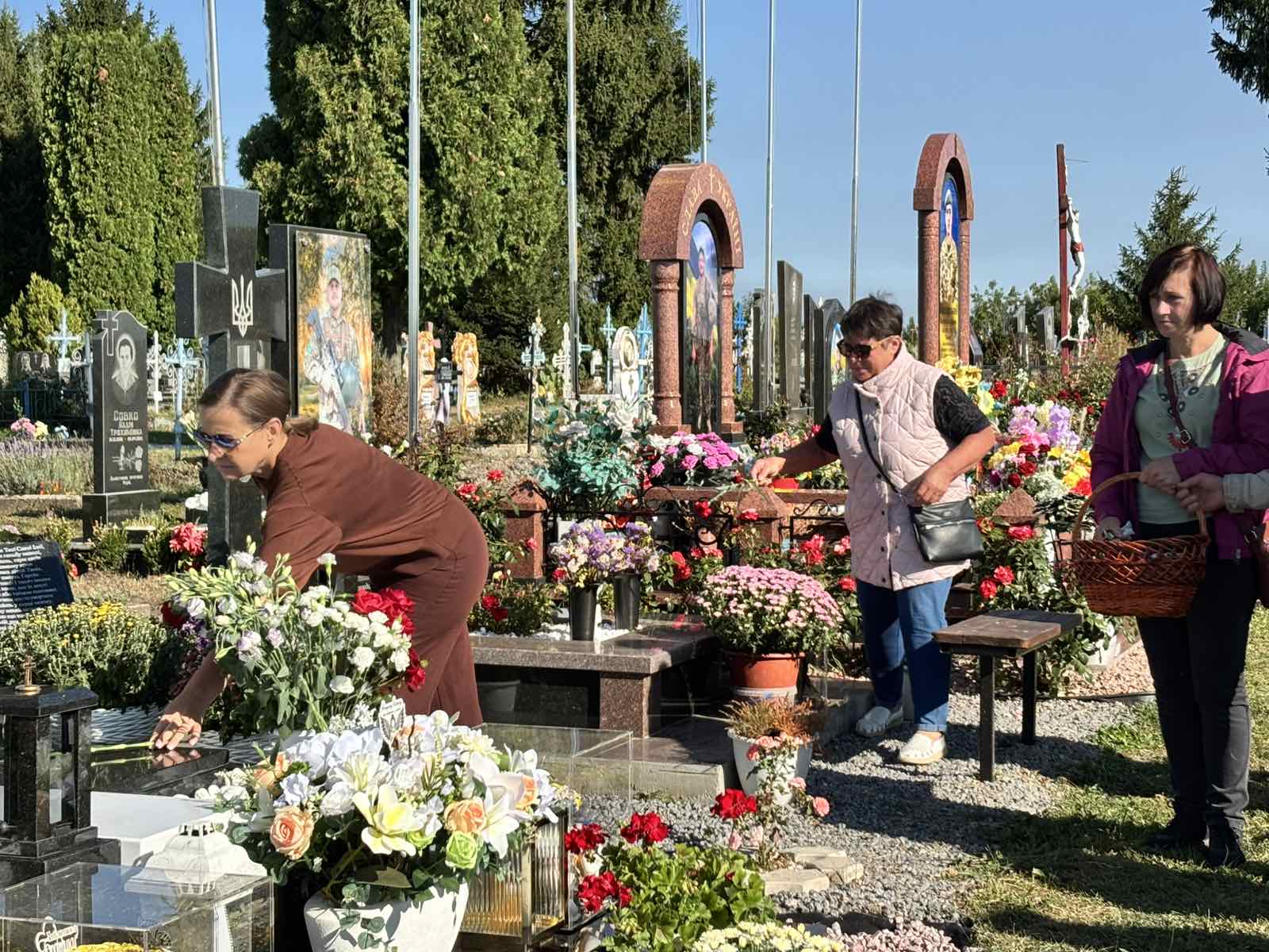 Новини Козятина - фото з Родини загиблих відвідали Героїв та обговорили наступні заходи