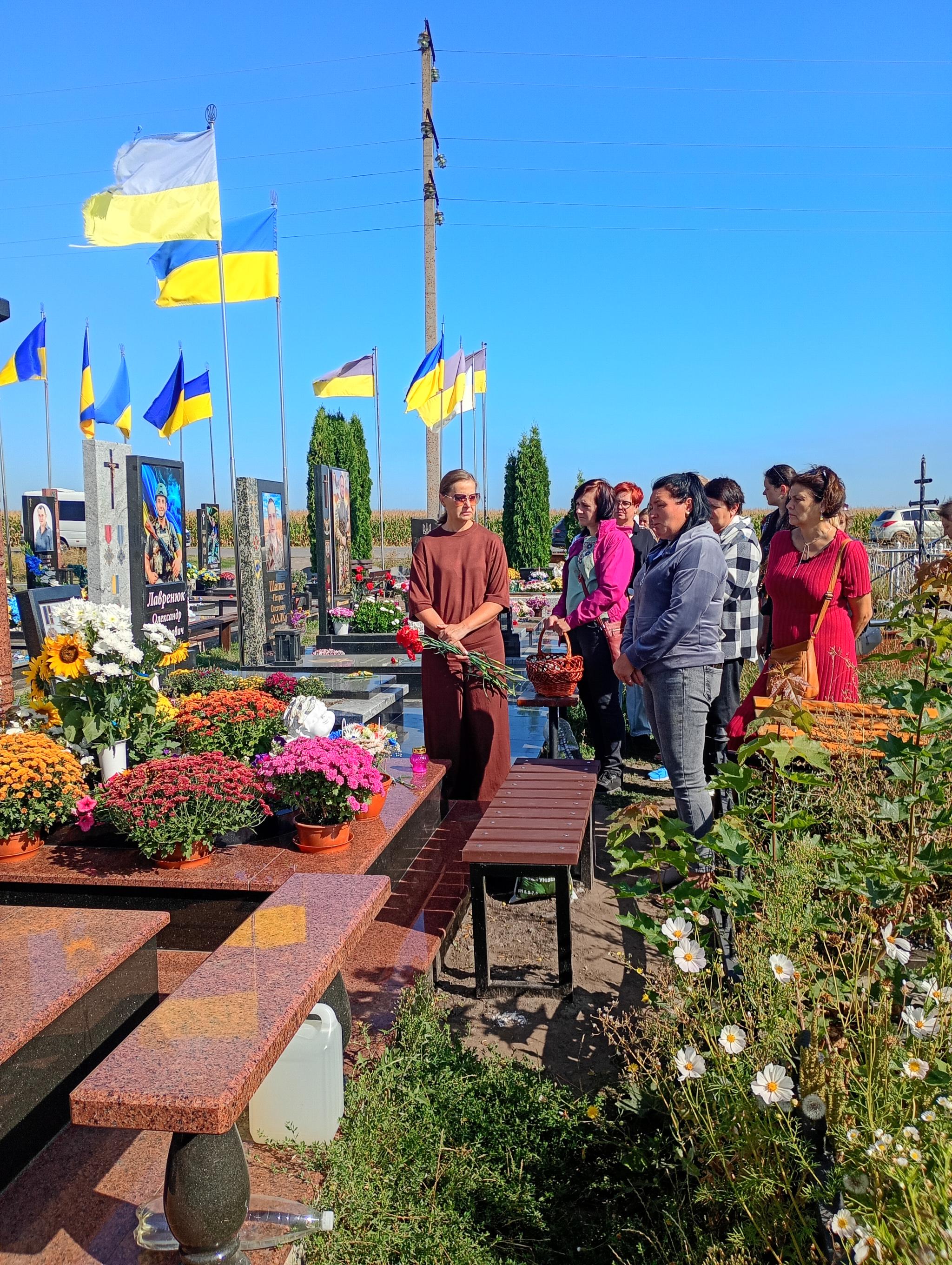 Новини Козятина - фото з Родини загиблих відвідали Героїв та обговорили наступні заходи