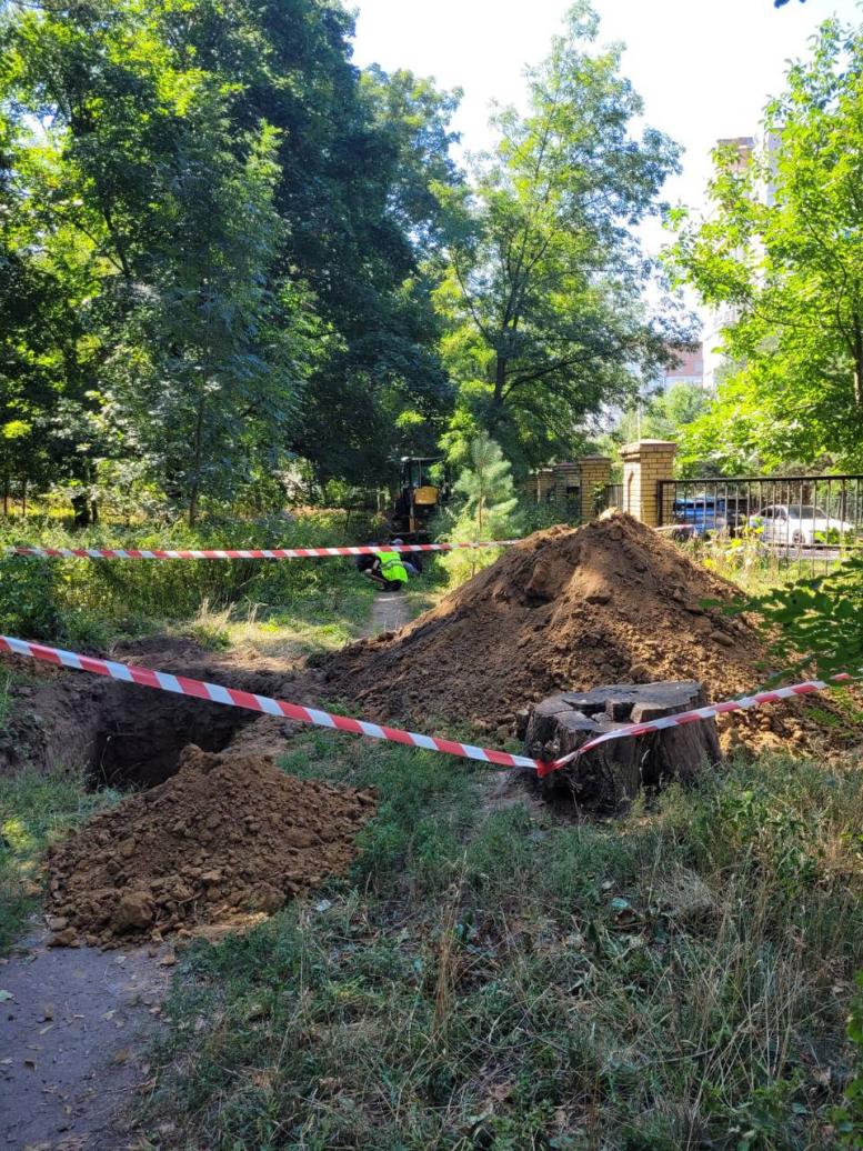 Новини Вінниці - фото з Частину парку імені Ющенка перерили траншеями. Чи давали на це дозволи?