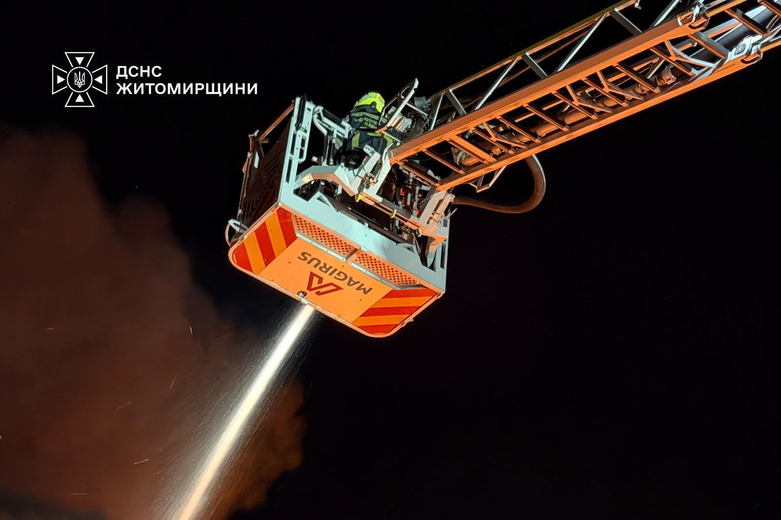 Новини Житомира - фото з Рятувальники ліквідовували пожежу, що виникла після ворожої атаки на Житомирщину