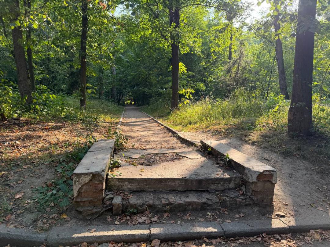 Новини Вінниці - фото з Частину парку імені Ющенка перерили траншеями. Чи давали на це дозволи?