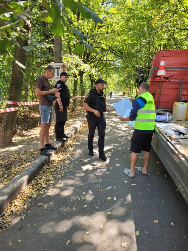 Новини Вінниці - фото з Частину парку імені Ющенка перерили траншеями. Чи давали на це дозволи?