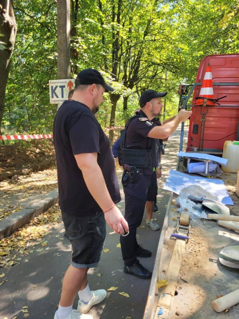 Новини Вінниці - фото з Частину парку імені Ющенка перерили траншеями. Чи давали на це дозволи?