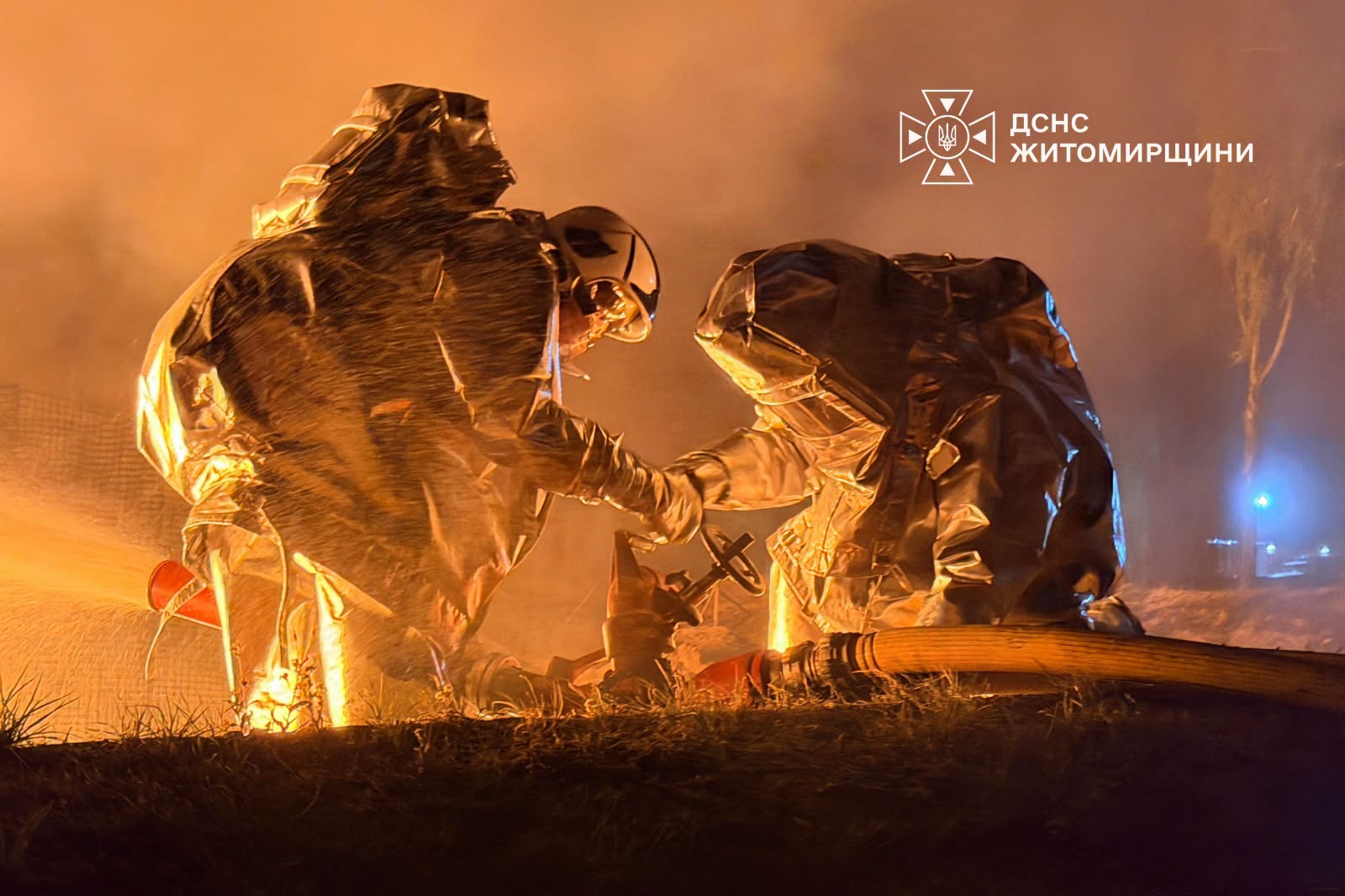 Новини Житомира - фото з Рятувальники ліквідовували пожежу, що виникла після ворожої атаки на Житомирщину