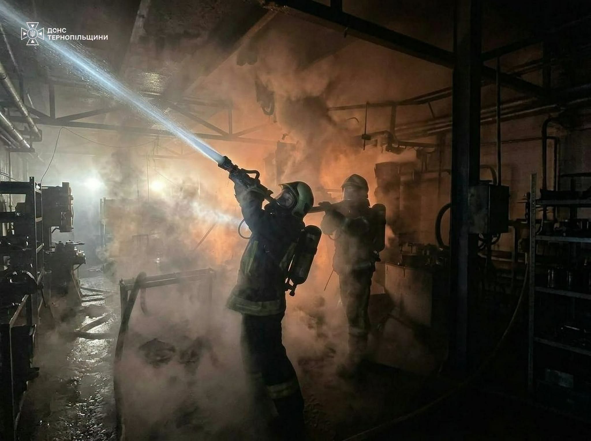Поблизу Тернополя горів склад: вогонь охопив 700 м²