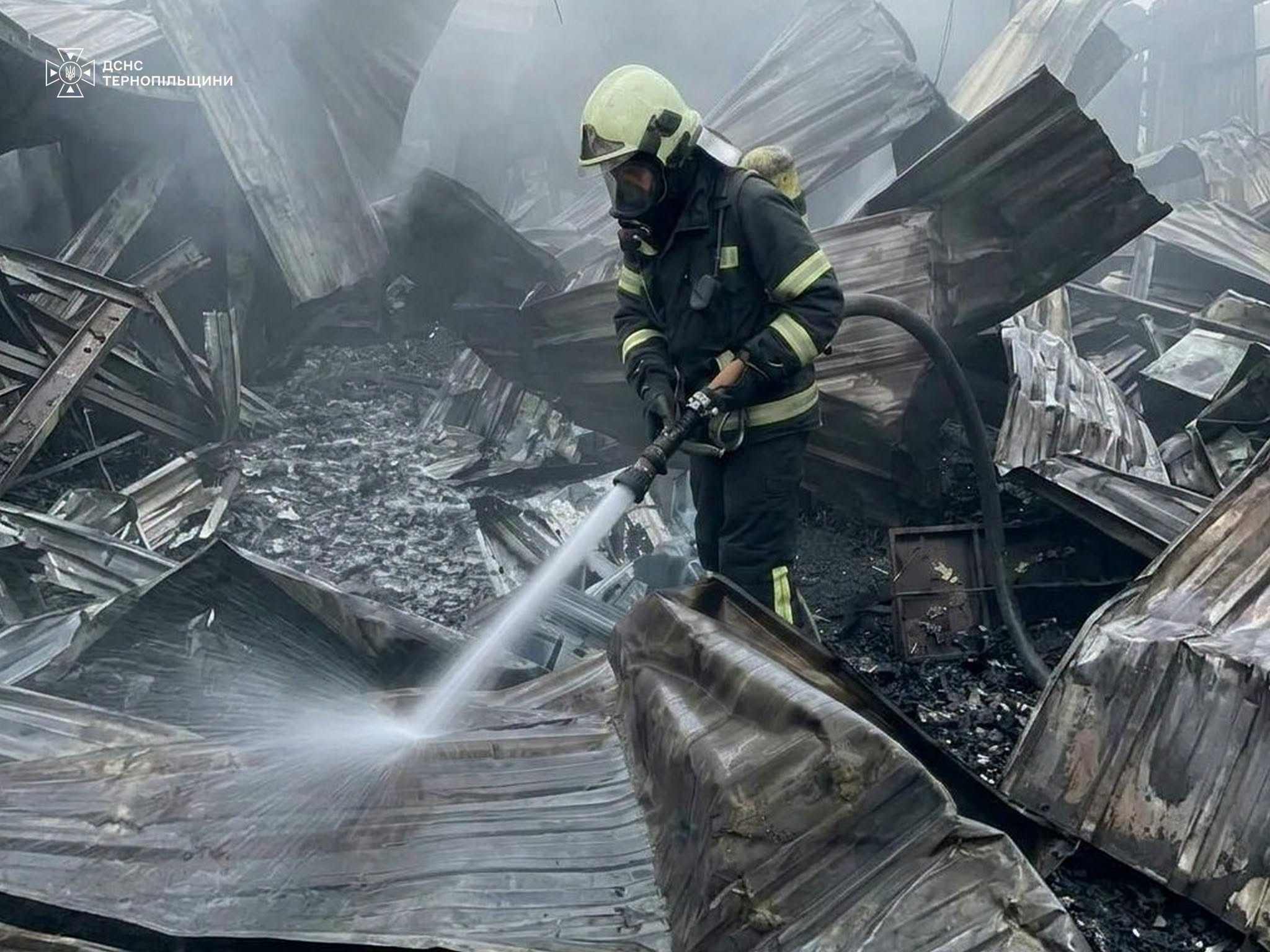 Поблизу Тернополя горів склад: вогонь охопив 700 м²