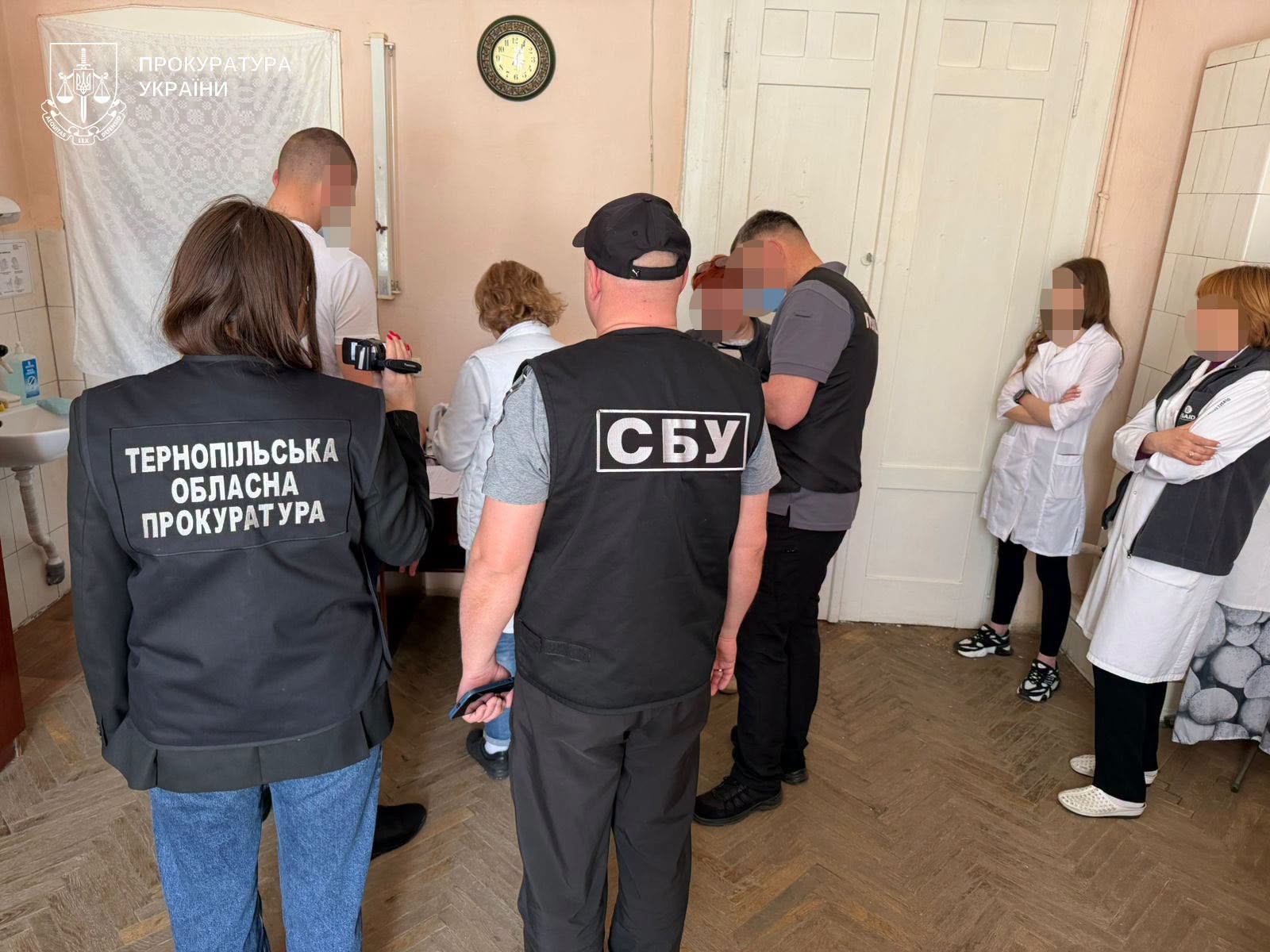 Новини Тернополя - фото з 13 300 євро за втечу за кордон і 4000 євро за фіктивний туберкульоз: обвинувачують лікарку і спільників