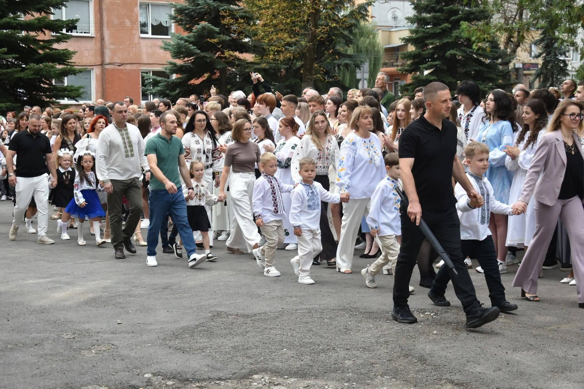 Новини Тернополя - фото з З креативом і традиціями: ТОП-10 фото з Дня знань у соцмережах