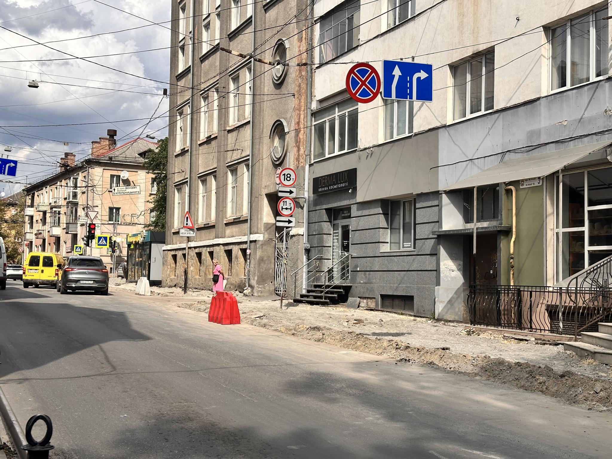 Новини Тернополя - фото з На вулиці Гоголя оновлюють тротуар: коли завершать роботи