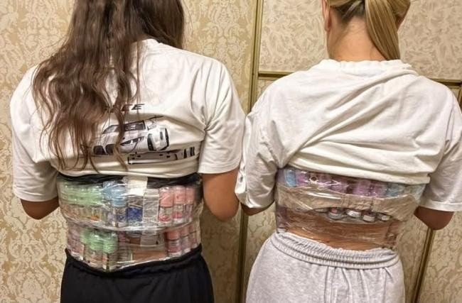 Новини Вінниці - фото з Сховали під одягом і примотали скотчем: на Вінниччині митники виявили 88 флаконів рідини для вейпів