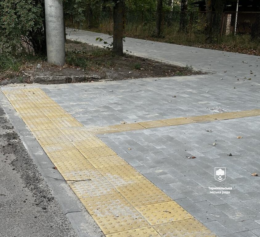 Новини Тернополя - фото з Облаштували новий тротуар біля дитячої лікарні на Сахарова