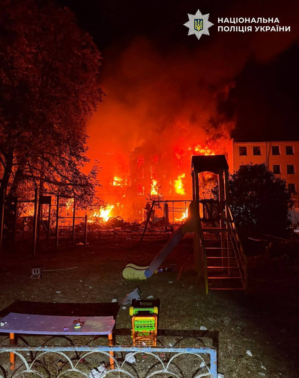 Новини Житомира - фото з Внаслідок нічного комбінованого удару по Києву пошкоджені понад пів сотні обʼєктів: житлові будинки, гуртожиток, територія школи, крамниці, АЗС, підприємство з виробництва борошна