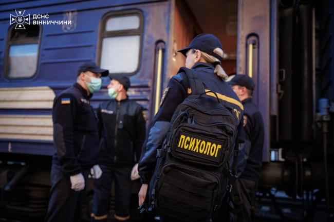 Новини Вінниці - фото з До Вінниці прибув евакуаційний потяг із Харківщини — десять людей зустріли рятувальники та медики