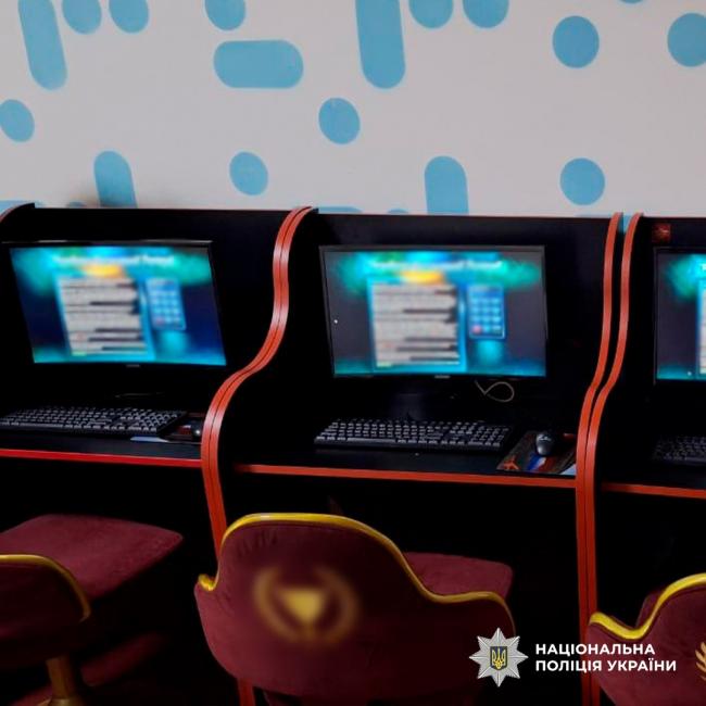 Новини Вінниці - фото з Двоє братів із Вінниччини створили у Києві підпільну гральну мережу. Заробляли до 15 мільйонів на місяць