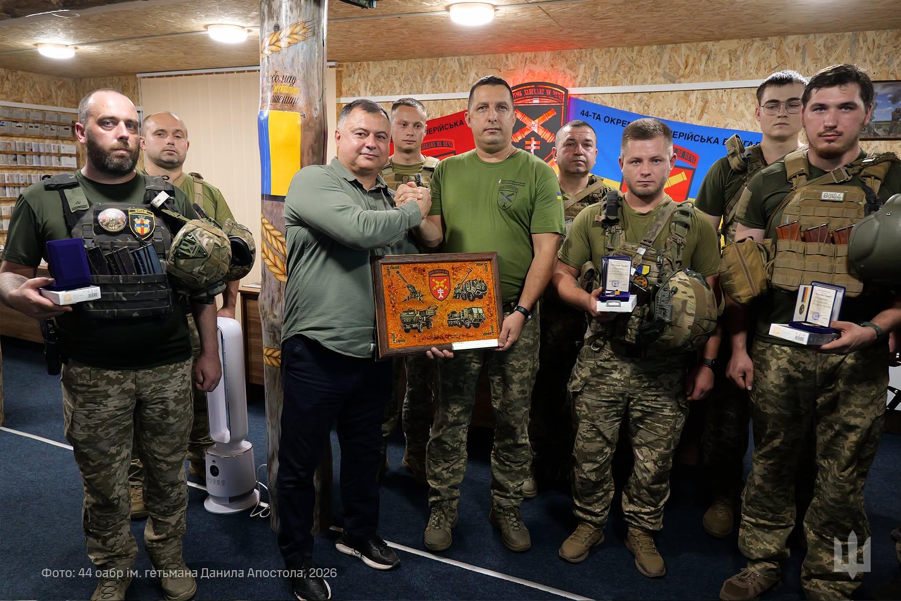 Новини Тернополя - фото з 12 років у строю: воїнів 44-ї окремої артилерійської бригади нагородили з нагоди річниці