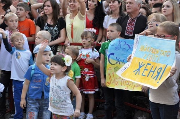 Новини Житомира - фото з 12 років тому Михайлівська з’єднала Житомир зі Слов’янськом: телемарафон «95-та, ми з вами!»
