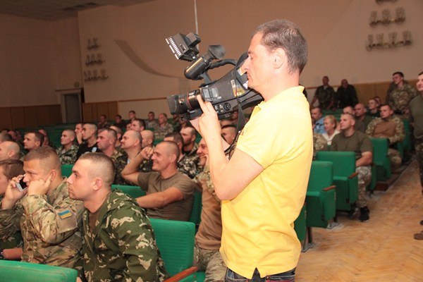 Новини Житомира - фото з 12 років тому Михайлівська з’єднала Житомир зі Слов’янськом: телемарафон «95-та, ми з вами!»