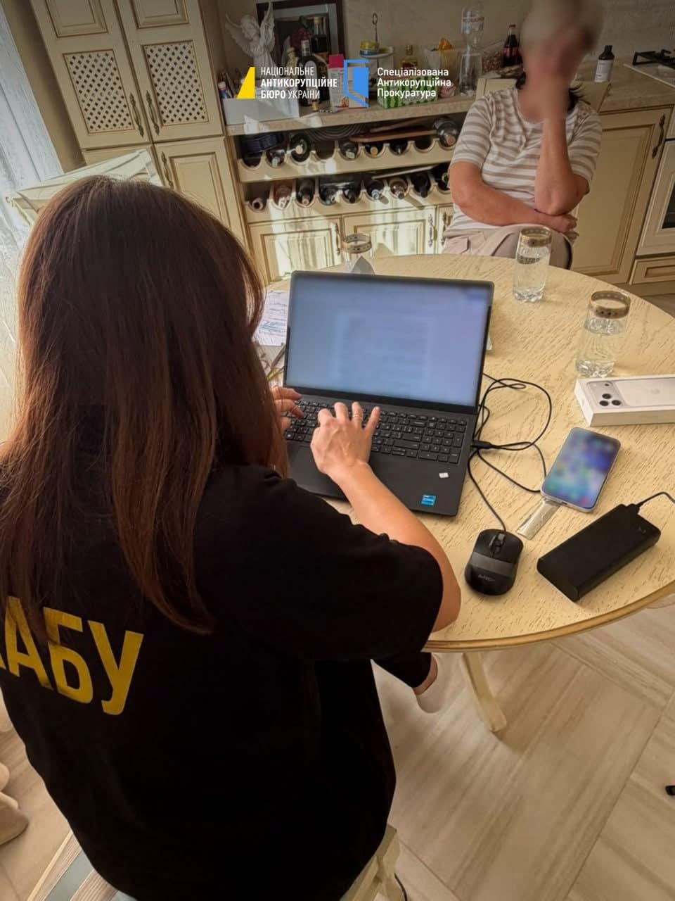 Новини Тернополя - фото з Хабарі на 75 тисяч євро та обшуки в податковій: підозри отримали керівниця та її заступниця