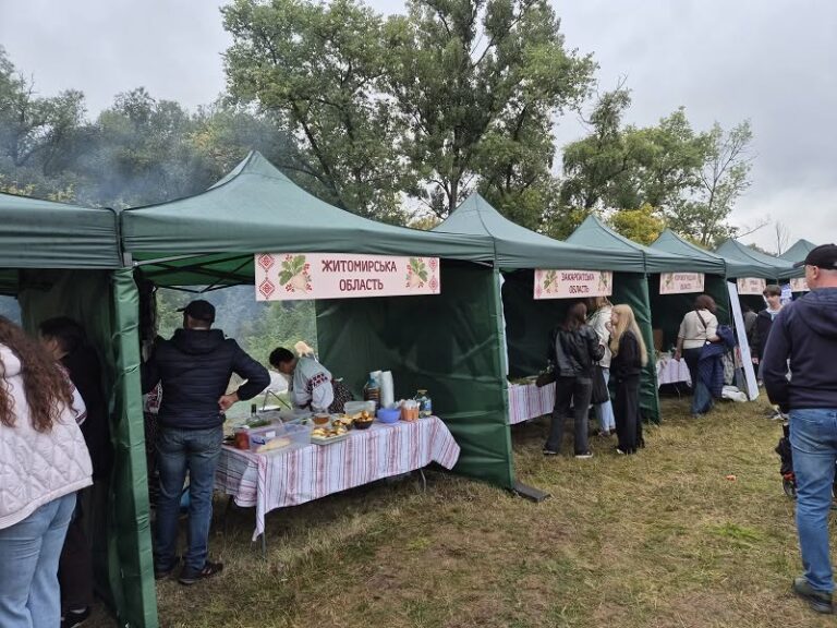 Новини Житомира - фото з На Житомирщині відбувся V гастрофестиваль «Білий борщ і не тільки», який об'єднав мешканців 14 областей