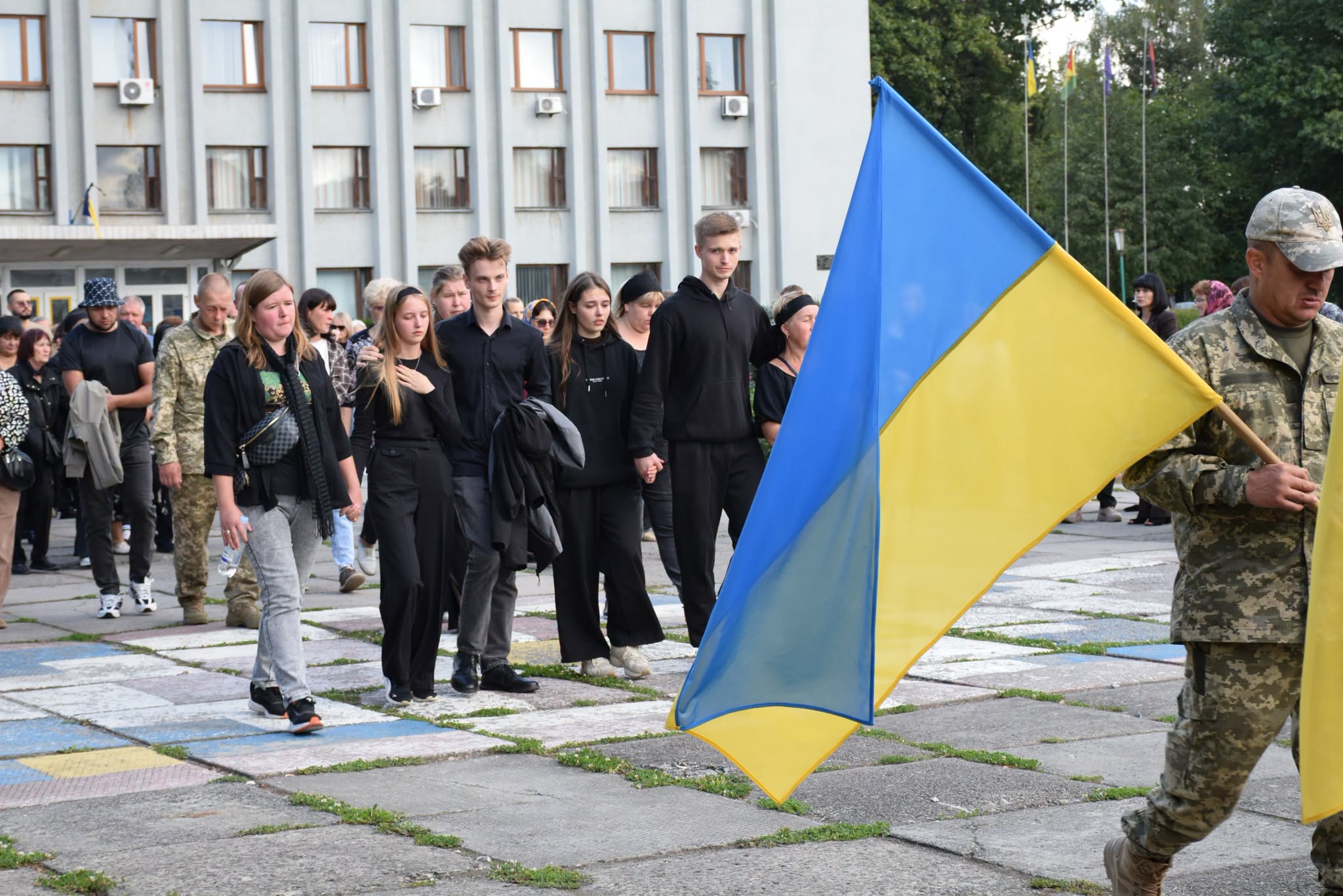 Новини Хмельницького - фото з Не витримало серце: у Шепетівці попрощалися з військовим Олегом Анфілатовим