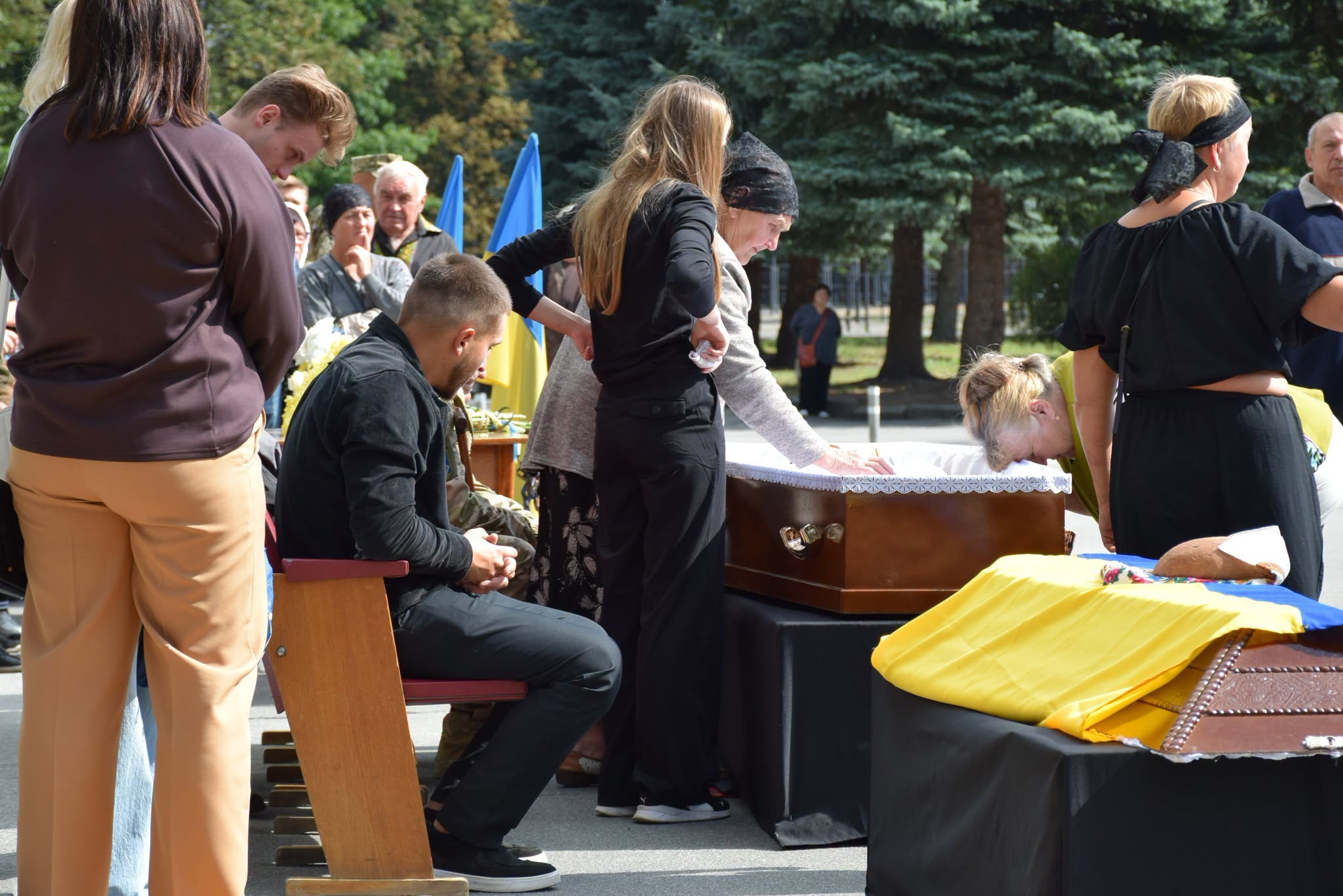 Новини Хмельницького - фото з Не витримало серце: у Шепетівці попрощалися з військовим Олегом Анфілатовим