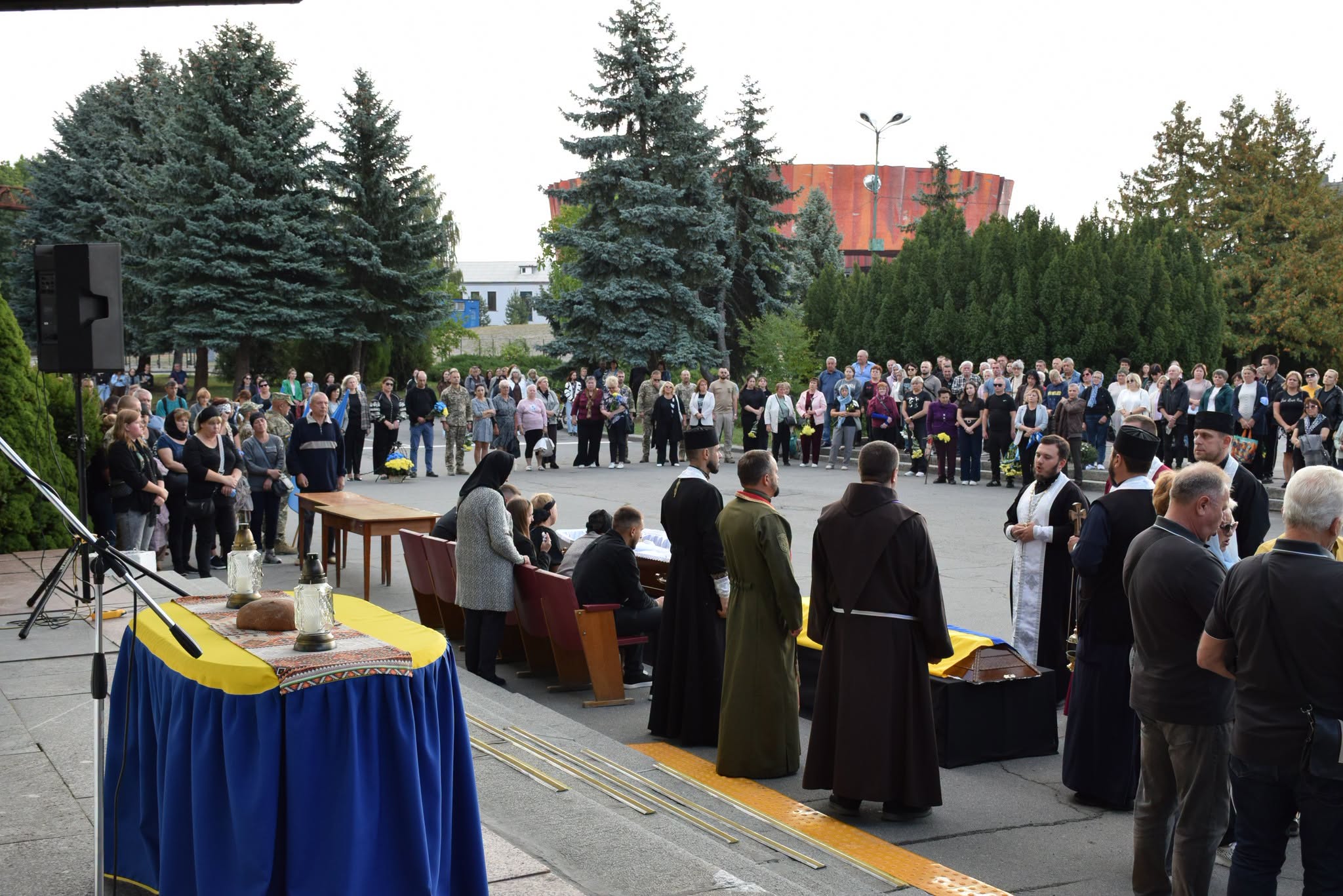 Новини Хмельницького - фото з Не витримало серце: у Шепетівці попрощалися з військовим Олегом Анфілатовим