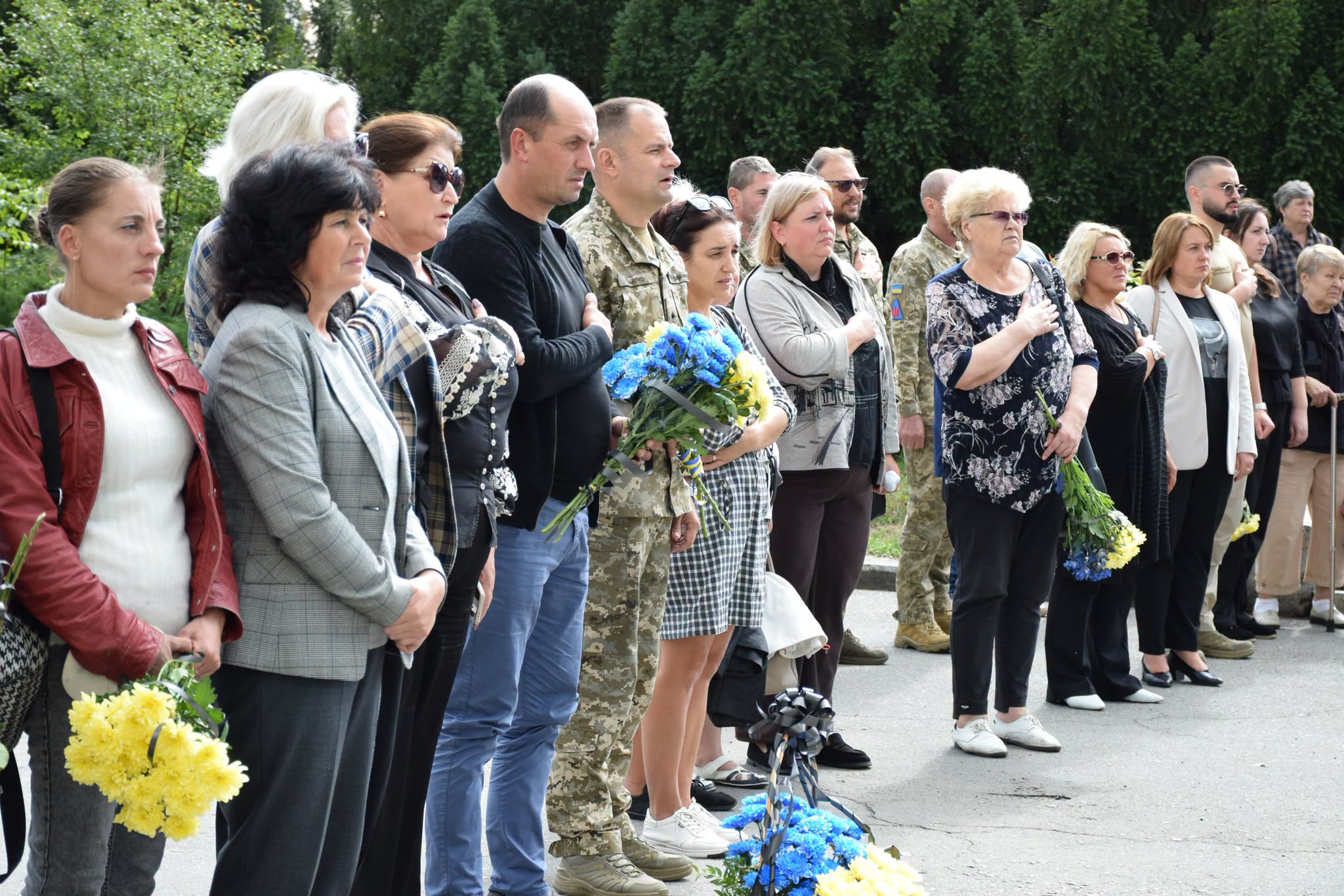 Новини Хмельницького - фото з Не витримало серце: у Шепетівці попрощалися з військовим Олегом Анфілатовим