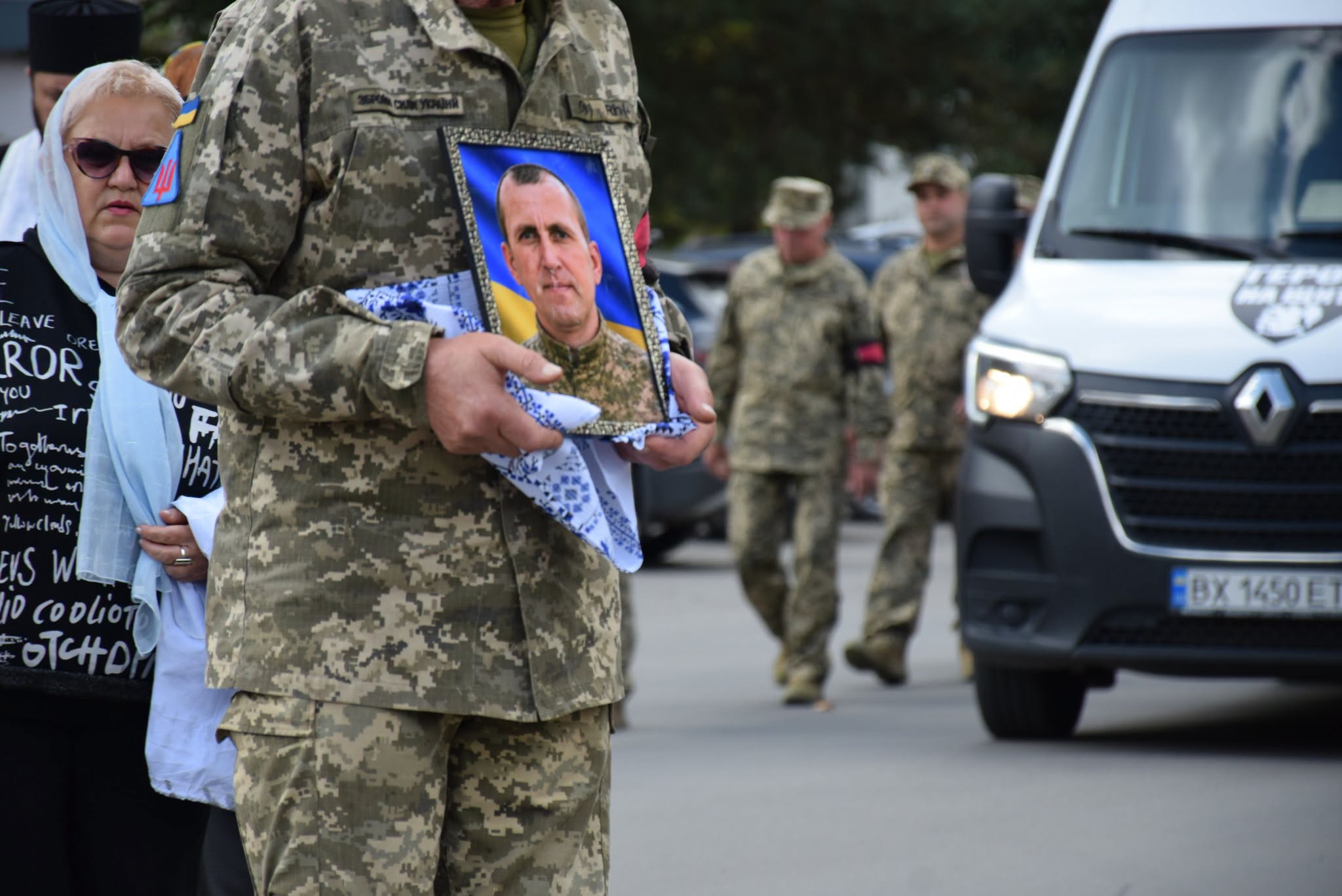 Новини Хмельницького - фото з Не витримало серце: у Шепетівці попрощалися з військовим Олегом Анфілатовим