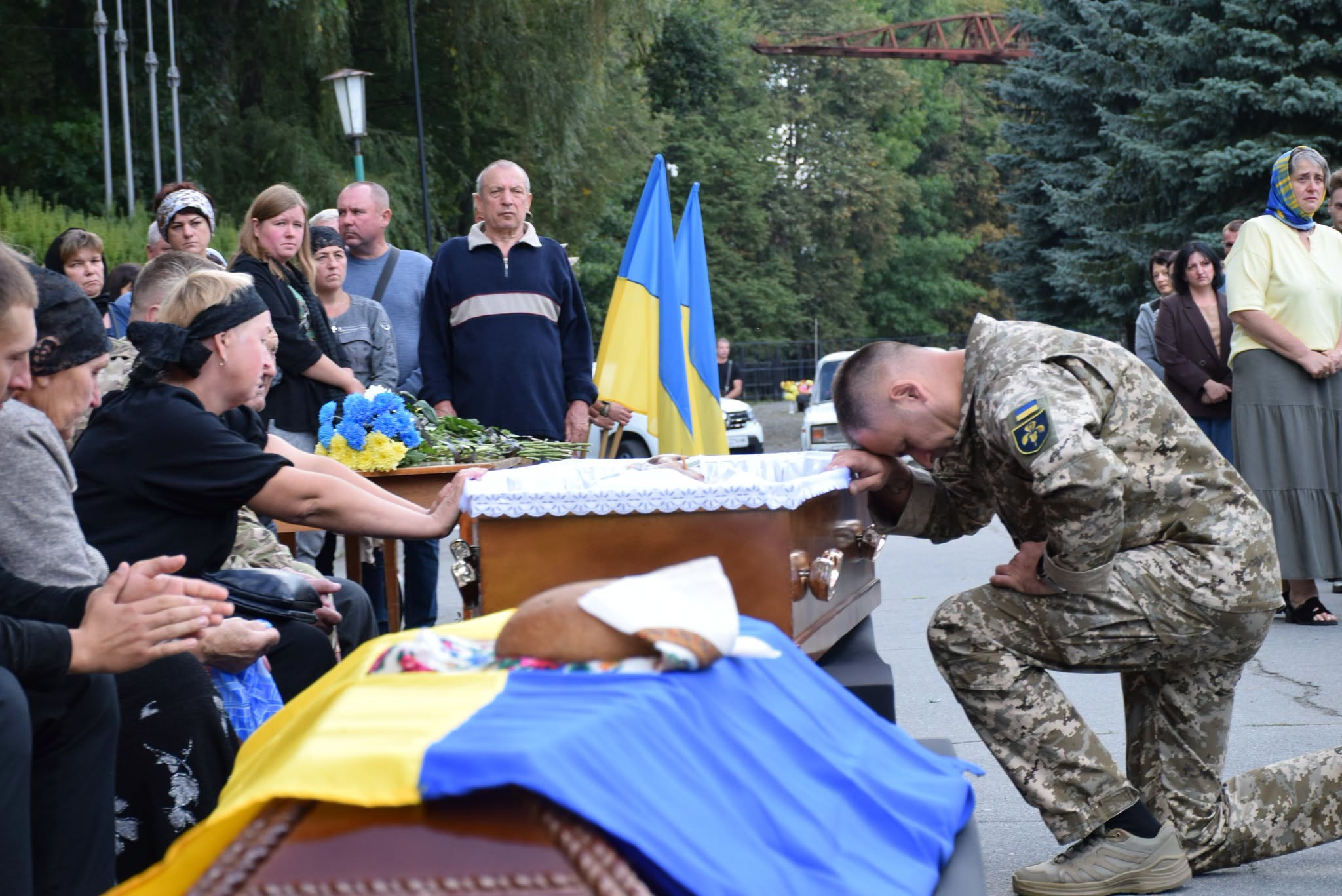 Новини Хмельницького - фото з Не витримало серце: у Шепетівці попрощалися з військовим Олегом Анфілатовим