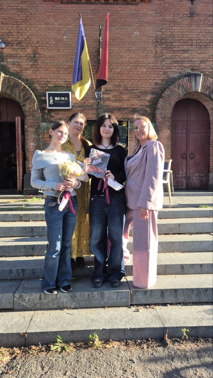 Новини Житомира - фото з Житомир на скейтах і у спічбаблах: у муніципальному просторі «ВЕЖА» презентували мальопис-путівник «ZH-DRIVE»